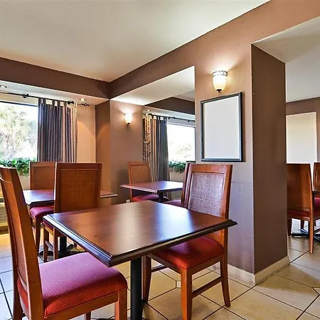 Days Inn & Suites By Wyndham Tampa - Ybor City 